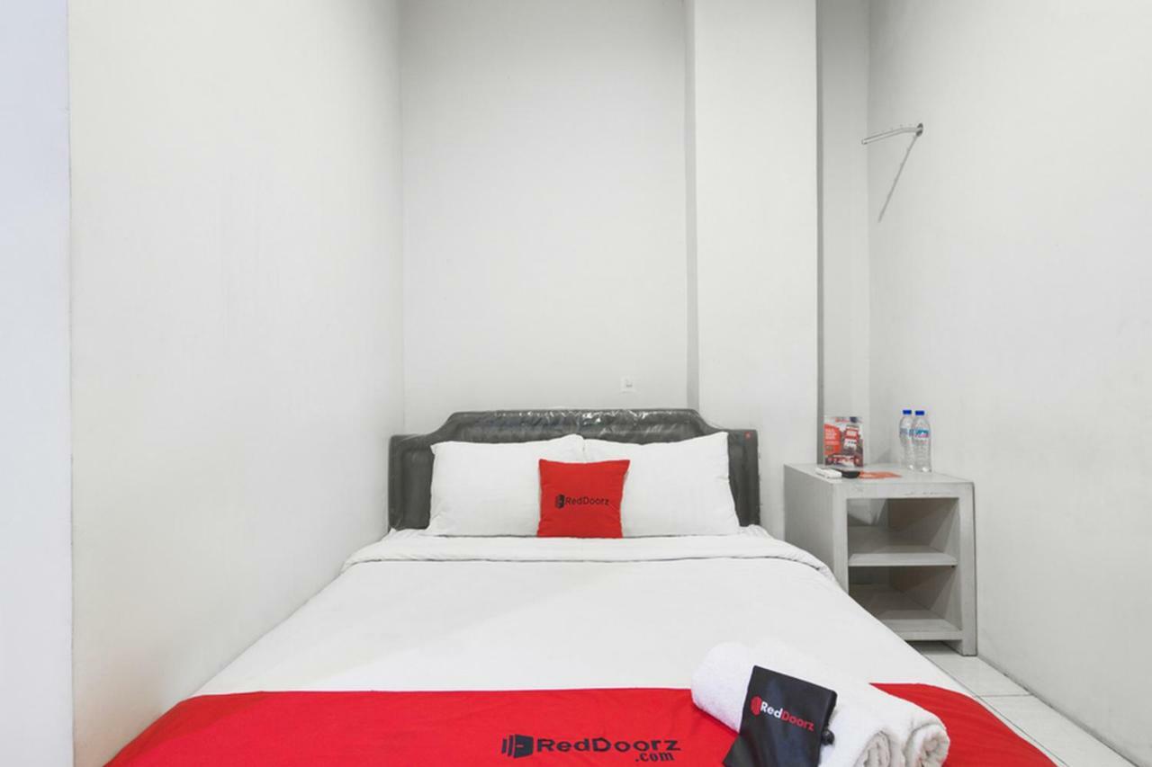 Reddoorz At Siwalankerto Surabaya Hotel Kültér fotó